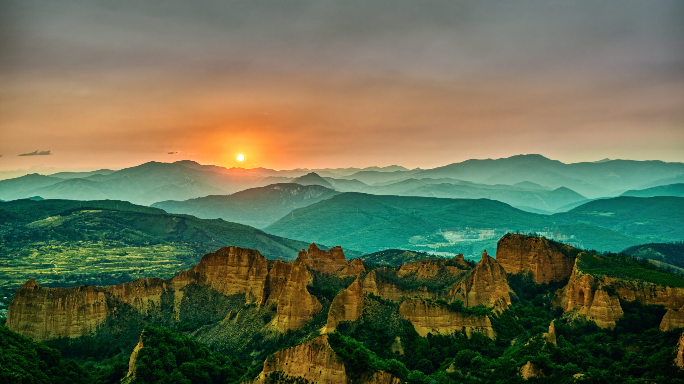 Sonnenfinsternis-Ende über Las Médulas